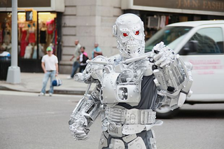 Illustration for article titled Terminator's T-800 Walks the Streets of Brooklyn